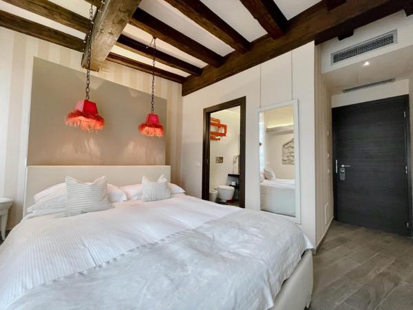 B&B Verona Centro : photo 2 de la chambre chambre double deluxe avec balcon