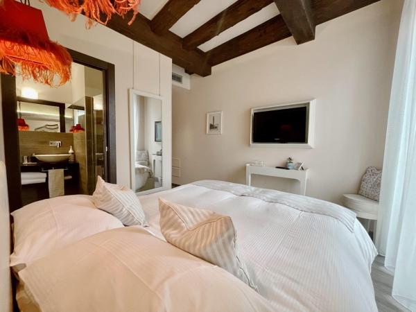 B&B Verona Centro : photo 7 de la chambre chambre double deluxe avec balcon