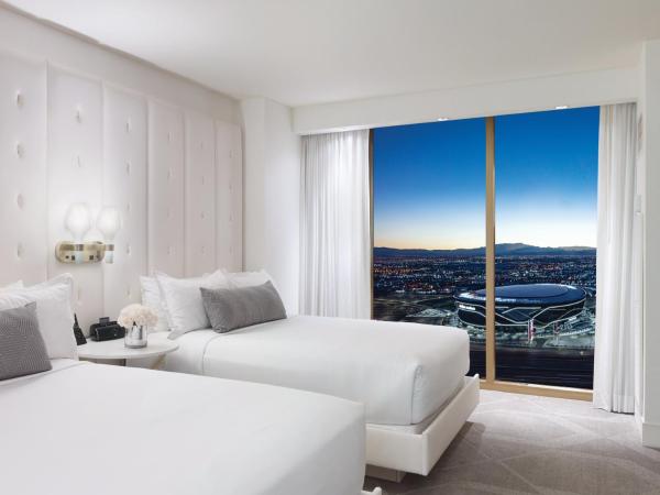 Delano Las Vegas at Mandalay Bay : photo 1 de la chambre suite avec 2 lits queen-size delano - vue sur stade