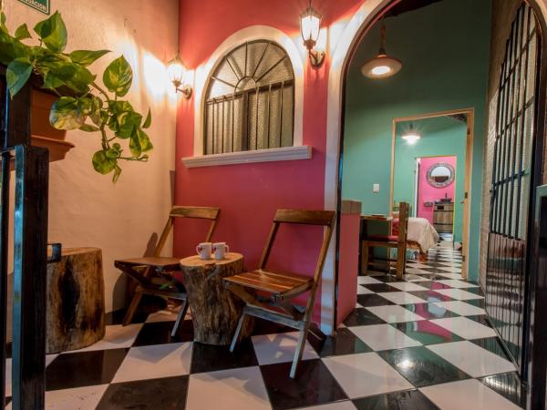 CASA MARÍA MALECÓN : photo 2 de la chambre studio avec terrasse