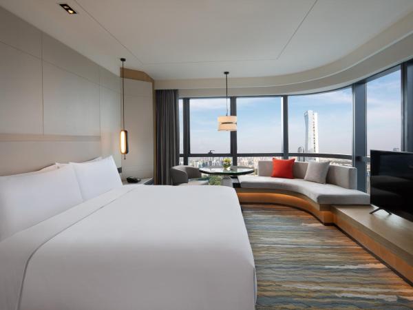 Crowne Plaza Shenzhen Nanshan, an IHG Hotel : photo 1 de la chambre chambre king standard avec vue sur ville