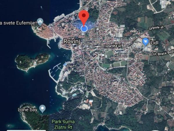 Rooms and Apartments Robert : photo 10 de la chambre chambre lits jumeaux avec salle de bains commune