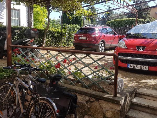 Rooms and Apartments Robert : photo 8 de la chambre chambre lits jumeaux avec salle de bains commune