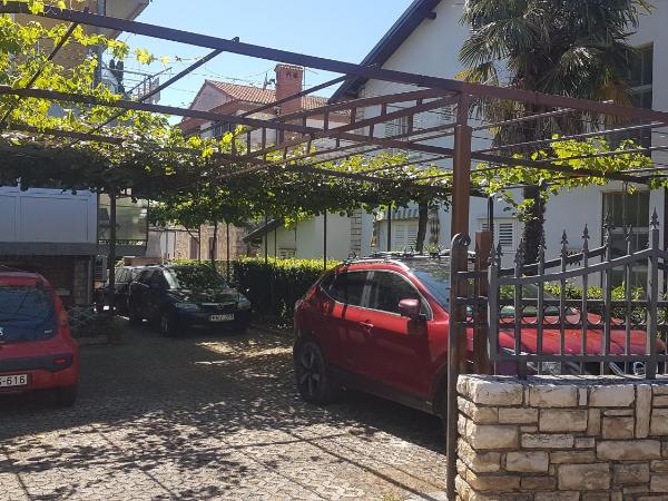 Rooms and Apartments Robert : photo 9 de la chambre chambre lits jumeaux avec salle de bains commune