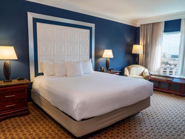 Rosen Plaza Hotel Orlando Convention Center : photo 1 de la chambre chambre lit king-size deluxe