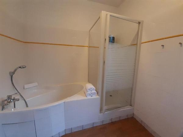 Auberge De Kerveoc'h : photo 6 de la chambre chambre privilège famille