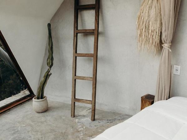 Mamasan Treehouses & Cabins : photo 5 de la chambre studio avec vue sur jardin