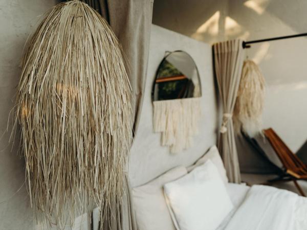 Mamasan Treehouses & Cabins : photo 4 de la chambre studio avec vue sur jardin