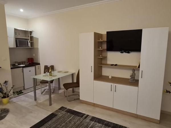 Rózsa Apartmanház : photo 9 de la chambre appartement avec douche