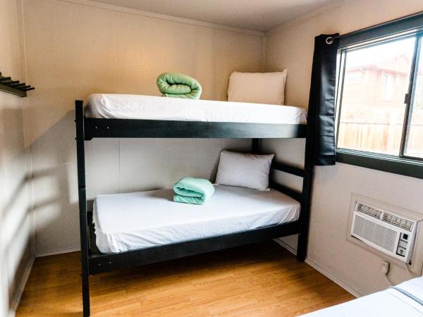 Garden of the Gods RV Resort : photo 2 de la chambre bunkhouse plus