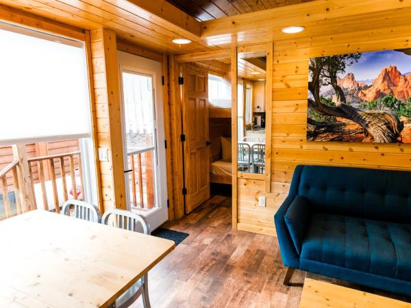 Garden of the Gods RV Resort : photo 8 de la chambre cottage escape