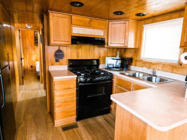 Garden of the Gods RV Resort : photo 7 de la chambre resort cottage with loft