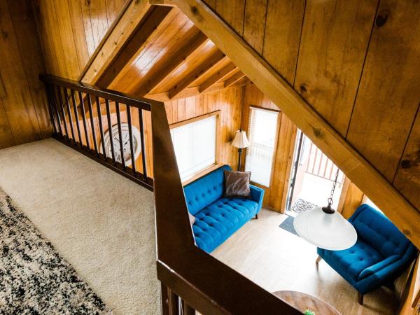 Garden of the Gods RV Resort : photo 8 de la chambre resort cottage with loft