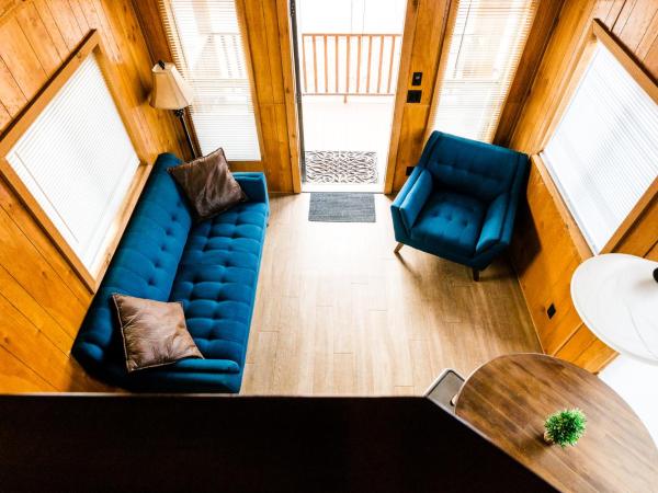 Garden of the Gods RV Resort : photo 9 de la chambre resort cottage with loft