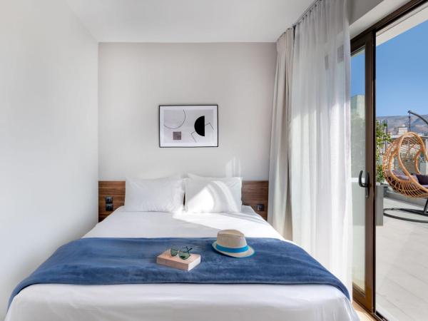 Filopappou Hill Suites by Athens Stay : photo 3 de la chambre chambre double avec baignoire spa