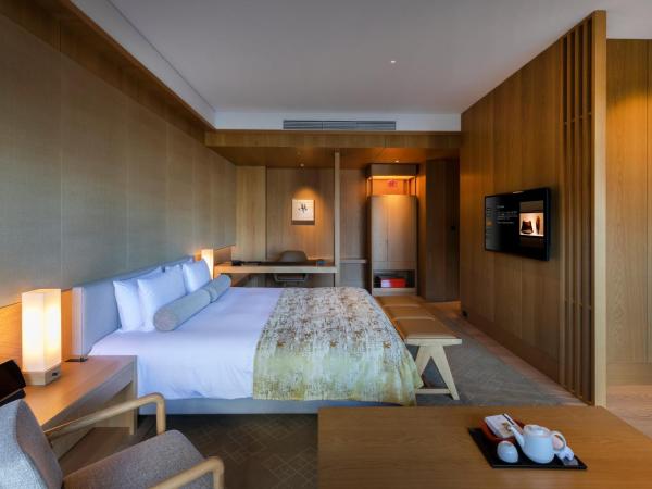 The Okura Tokyo : photo 1 de la chambre [patrimoine] suite junior double avec baignoire avec vue et balcon - accès au salon club