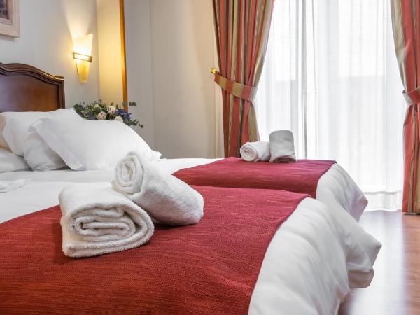 Hotel Reina Cristina : photo 4 de la chambre chambre triple deluxe