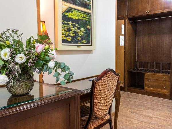 Hotel Reina Cristina : photo 6 de la chambre chambre triple deluxe