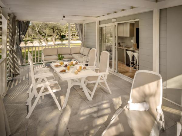 Maistra Camping Amarin Mobile homes : photo 2 de la chambre mobile home supérieur - relax