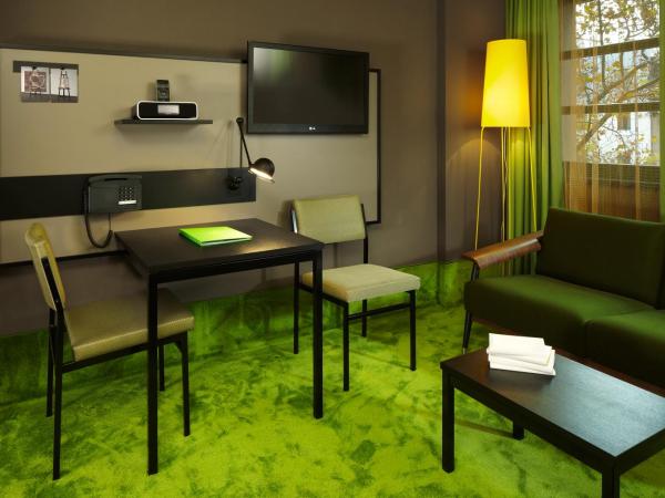 25hours Hotel The Goldman : photo 5 de la chambre chambre spacieuse