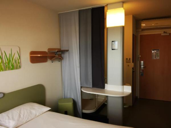 ibis budget Nimes Centre Gare : photo 1 de la chambre chambre lits jumeaux