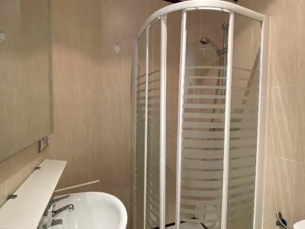 INSIDEHOME Valladolid Centro -Hab con baño privado en el centro y OPCION DE PARKING- : photo 8 de la chambre chambre double avec salle de bains privative