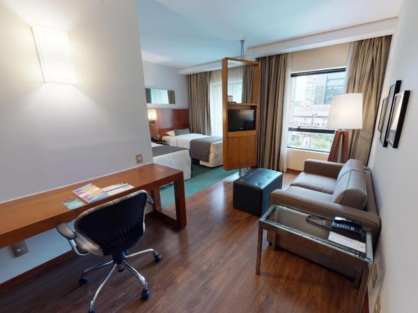 Estanplaza Berrini : photo 2 de la chambre suite standard