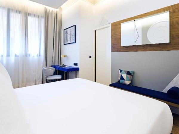 One Shot Fortuny 07 : photo 3 de la chambre room #333951827