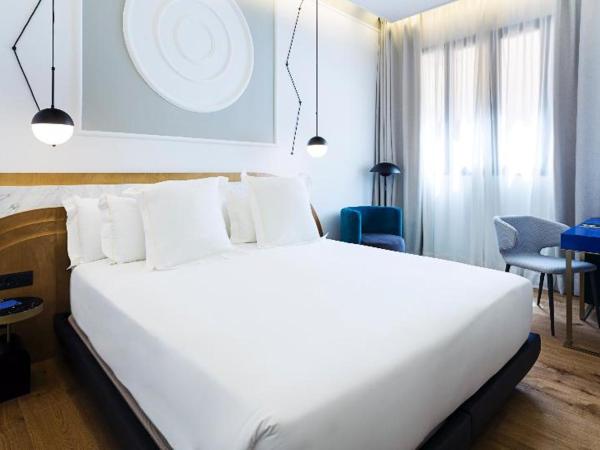 One Shot Fortuny 07 : photo 3 de la chambre room #333951829