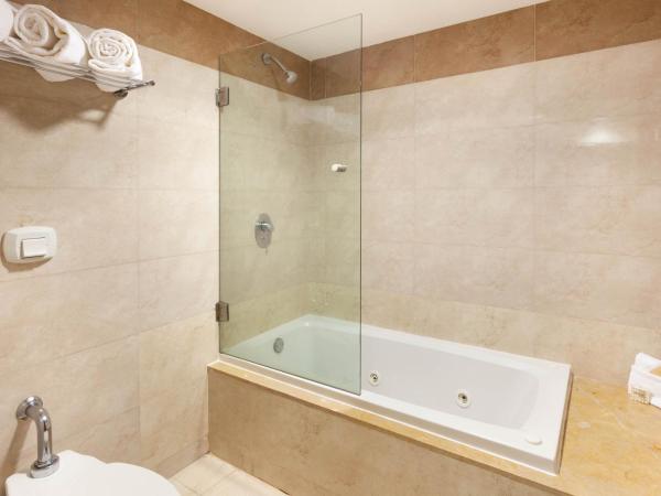 Ramada Plaza by Wyndham Veracruz Boca del Rio : photo 3 de la chambre suite lit king-size avec balcon - non-fumeurs