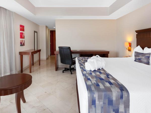 Ramada Plaza by Wyndham Veracruz Boca del Rio : photo 2 de la chambre suite junior lit king-size - non-fumeurs