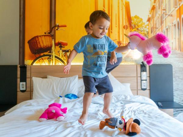 Novotel Curitiba Batel : photo 1 de la chambre chambre double supérieure avec canapé-lit