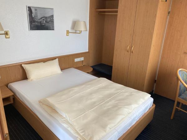 Mirage City Hotel Stuttgart Zentrum : photo 2 de la chambre chambre standard lit queen-size