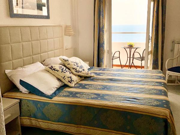 Hotel Grazia alla Scannella : photo 3 de la chambre chambre double deluxe avec balcon - vue sur mer