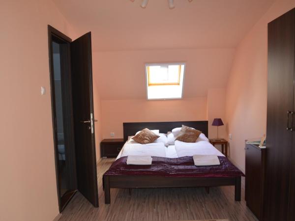 Holdfényszállás : photo 6 de la chambre chambre quadruple avec salle de bains privative