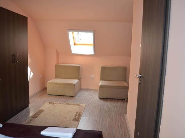 Holdfényszállás : photo 8 de la chambre chambre quadruple avec salle de bains privative
