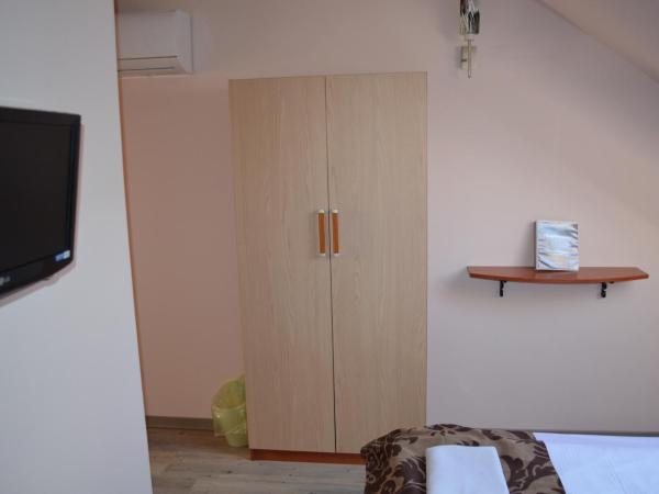 Holdfényszállás : photo 8 de la chambre chambre triple avec salle de bains