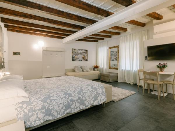 Hotel Giulietta e Romeo ***S : photo 1 de la chambre suite familiale - bâtiment séparé