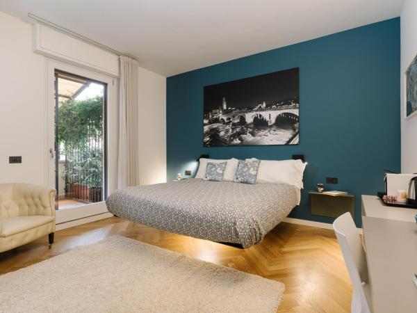 Hotel Giulietta e Romeo ***S : photo 1 de la chambre suite avec balcon - bâtiment séparé