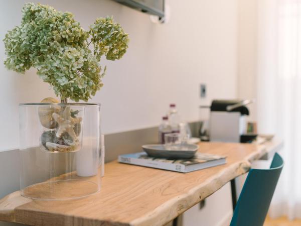 Hotel Giulietta e Romeo ***S : photo 8 de la chambre suite 2 chambres avec terrasse - bâtiment séparé