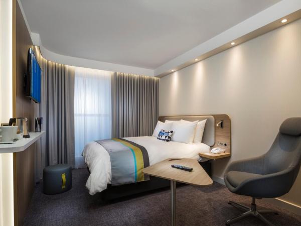 Holiday Inn Express - Luzern - Kriens, an IHG Hotel : photo 6 de la chambre chambre standard lit queen-size