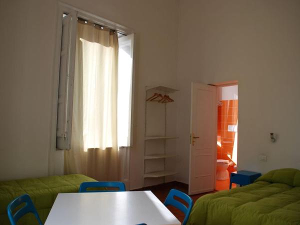 A Casa di Amici : photo 4 de la chambre chambre triple avec salle de bains privative