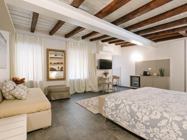 Hotel Giulietta e Romeo ***S : photo 2 de la chambre suite familiale - bâtiment séparé