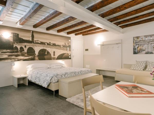 Hotel Giulietta e Romeo ***S : photo 3 de la chambre suite familiale - bâtiment séparé