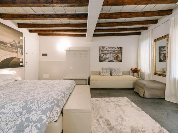 Hotel Giulietta e Romeo ***S : photo 4 de la chambre suite familiale - bâtiment séparé