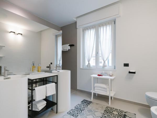 Hotel Giulietta e Romeo ***S : photo 9 de la chambre suite 2 chambres avec terrasse - bâtiment séparé