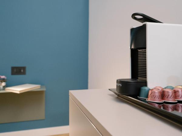 Hotel Giulietta e Romeo ***S : photo 5 de la chambre suite avec balcon - bâtiment séparé