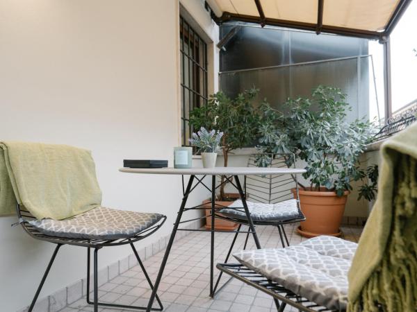 Hotel Giulietta e Romeo ***S : photo 9 de la chambre suite avec balcon - bâtiment séparé