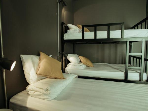 Fashen Poshtel : photo 3 de la chambre chambre lits jumeaux avec lit d’appoint - 301