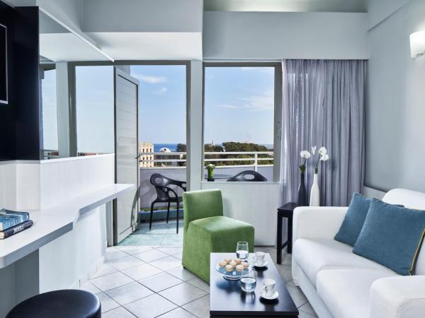 AQUAMARE CITY and BEACH : photo 6 de la chambre suite supérieure - vue sur mer
